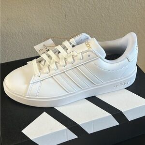 NIB Adidas White Sneakers WOMENS 7